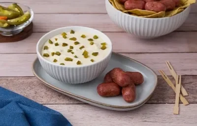 Botana de Salchicha con Dip de Jalapeño Botana de Salchicha con Dip de Jalapeño