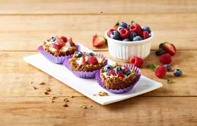 Canastas de granola y frutos rojos Canastas de granola y frutos rojos