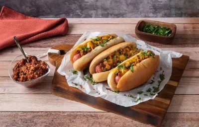 Hot Dog con Chili Hot Dog con Chili