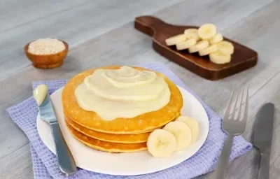 HOT CAKES DE PLÁTANO CON AMARANTO HOT CAKES DE PLÁTANO CON AMARANTO