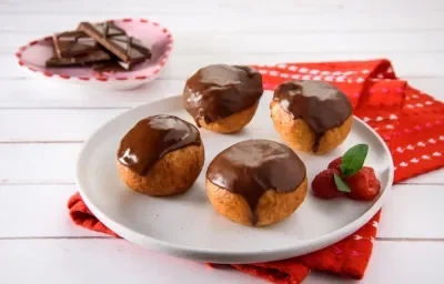 PROFITEROLES preparados con NESTLÉ® Chocolatería PROFITEROLES preparados con NESTLÉ® Chocolatería