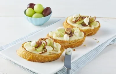 Molletes con uvas