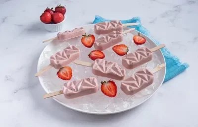 Paletas de 3 Leches y Fresa