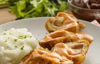 PECHUGA CORDON BLEU CON SALSA DE CHIPOTLE PECHUGA CORDON BLEU CON SALSA DE CHIPOTLE
