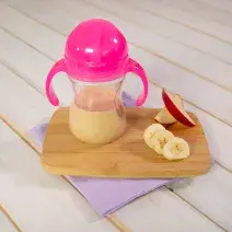 Licuado de yogurt con manzana y plátano