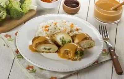 rollo de pollo con salsa cremosa de chabacano