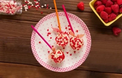 CAKE POPS preparadas con Leche Condensada LA LECHERA® CAKE POPS preparadas con Leche Condensada LA LECHERA®
