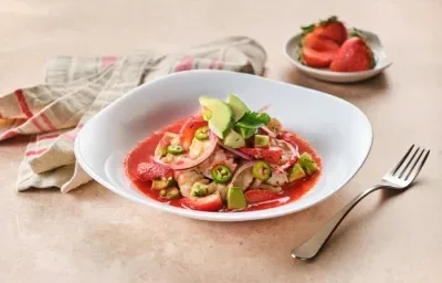 AGUACHILE de FRESA con CAMARÓN preparado con