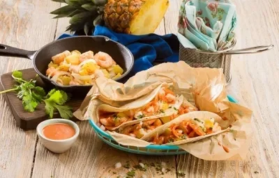 Tacos de camarón con piña Tacos de camarón con piña