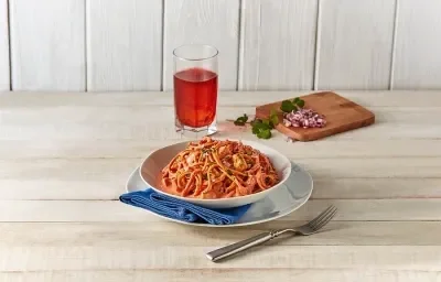 Espagueti con salsa de achiote Espagueti con salsa de achiote