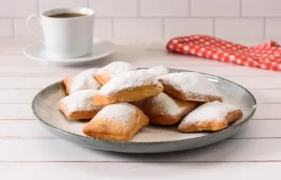 BEIGNETS preparados conLeche Evaporada CARNATION® CLAVEL®