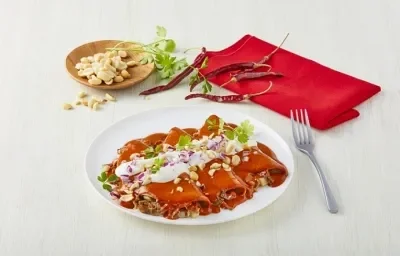 Enchiladas en salsa de cacahuate