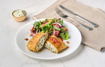 PECHUGA RELLENA de ESPINACAS preparada con MAGGI® JUGOSO AL SARTÉN® con Ajo y Cebolla PECHUGA RELLENA de ESPINACAS preparada con MAGGI® JUGOSO AL SARTÉN® con Ajo y Cebolla