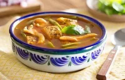 Sopa de setas y nopales