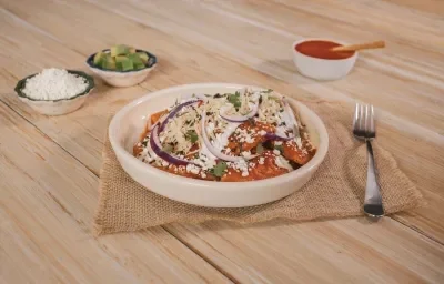 Chilaquiles rellenos de frijol Chilaquiles rellenos de frijol