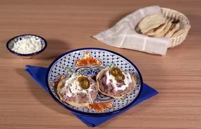 Tostadas de pata de res Tostadas de pata de res