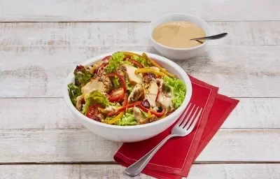 Ensalada con aderezo de cacahuate Ensalada con aderezo de cacahuate