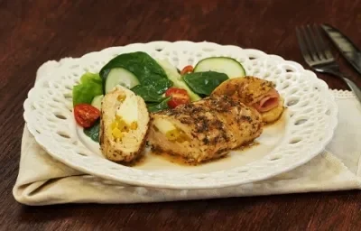 Pechuga rellena de pimiento, panela y jamón Pechuga rellena de pimiento, panela y jamón