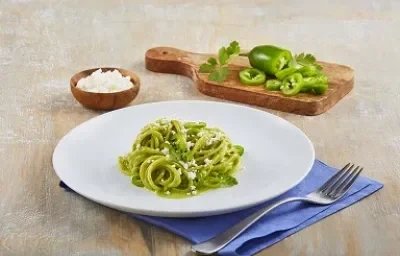 Spaguetti con salsa de jalapeño y cilantro