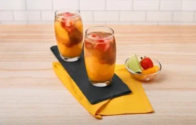 SODA de MANGO con LIMÓN preparada con Jugo MAGGI® SODA de MANGO con LIMÓN preparada con Jugo MAGGI®