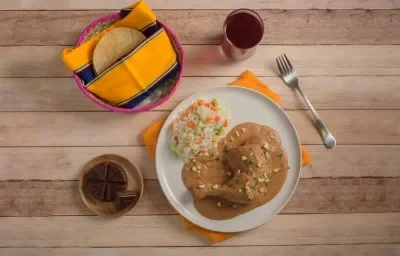 Pollo en Adobo de Cacahuate