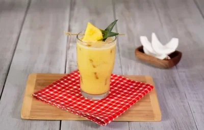 Agua de cáscara de piña Agua de cáscara de piña
