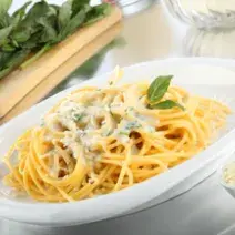 Spaghetti a la crema de albahaca