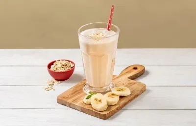 Licuado de Plátano con Avena Licuado de Plátano con Avena