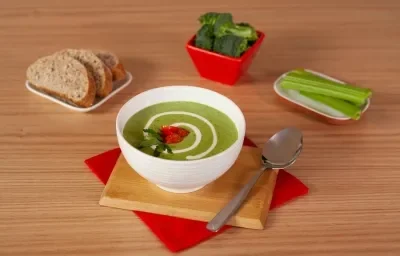 Crema de brócoli con apio Crema de brócoli con apio