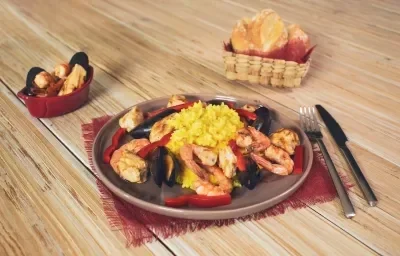ARROZ CREMOSO MAR y TIERRA preparado con Leche Evaporada CARNATION® CLAVEL® ARROZ CREMOSO MAR y TIERRA preparado con Leche Evaporada CARNATION® CLAVEL®