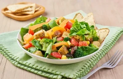 ENSALADA DE POLLO CON VEGETALES - MX PONTE BIEN ENSALADA DE POLLO CON VEGETALES - MX PONTE BIEN