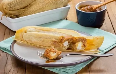Tamales dulces con queso Tamales dulces con queso