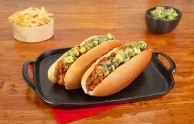Chili dog de pollo Chili dog de pollo