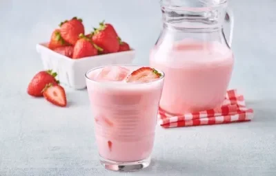 Agua de Fresa con Plátano y Manzana