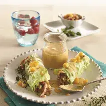 Tacos de lechuga con aderezo de mango
