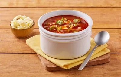 Sopa de nopal con queso Sopa de nopal con queso