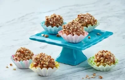 TRUFAS de NUEZ preparadas con Leche Condensada LA LECHERA® TRUFAS de NUEZ preparadas con Leche Condensada LA LECHERA®