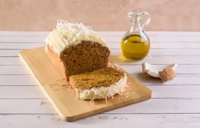 PANQUÉ de ZANAHORIA y COCO preparado con Alimento a Base de Coco CARNATION® CLAVEL®. PANQUÉ de ZANAHORIA y COCO preparado con Alimento a Base de Coco CARNATION® CLAVEL®.