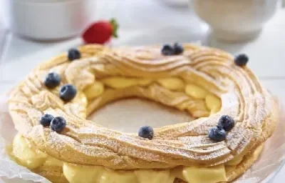 rosca rellena de crema pastelera de almendras