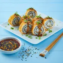 Sushi de camarón empanizado