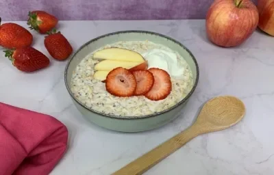 Tazón de Avena con Fruta para la Cena Tazón de Avena con Fruta para la Cena