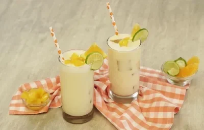 Agua frutal con mango y coco