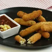 Dedos de queso con salsa de piña