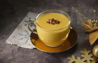 ATOLE de ROMPOPE con NUEZ preparada con Alimento en Polvo CARNATION® CLAVEL® ATOLE de ROMPOPE con NUEZ preparada con Alimento en Polvo CARNATION® CLAVEL®