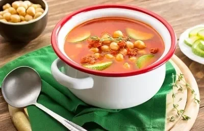 SOPA DE GARBANZO, CALABACITAS Y CHORIZO SOPA DE GARBANZO, CALABACITAS Y CHORIZO