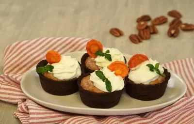 Cupcakes de zanahoria con galleta de chocolate Cupcakes de zanahoria con galleta de chocolate