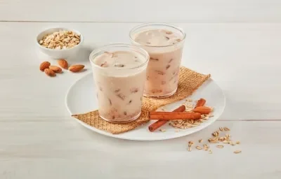 Agua de avena con leche de almendras Agua de avena con leche de almendras