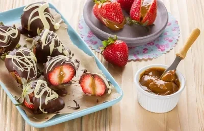 Fresas rellenas de dulce de leche cubiertas con chocolate