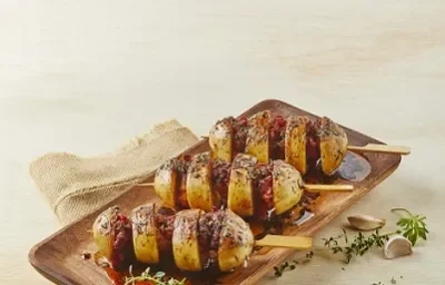 Brochetas de papa con chorizo Brochetas de papa con chorizo