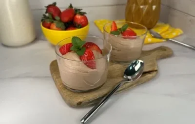 Cremoso de Chocolate con Fresa Cremoso de Chocolate con Fresa